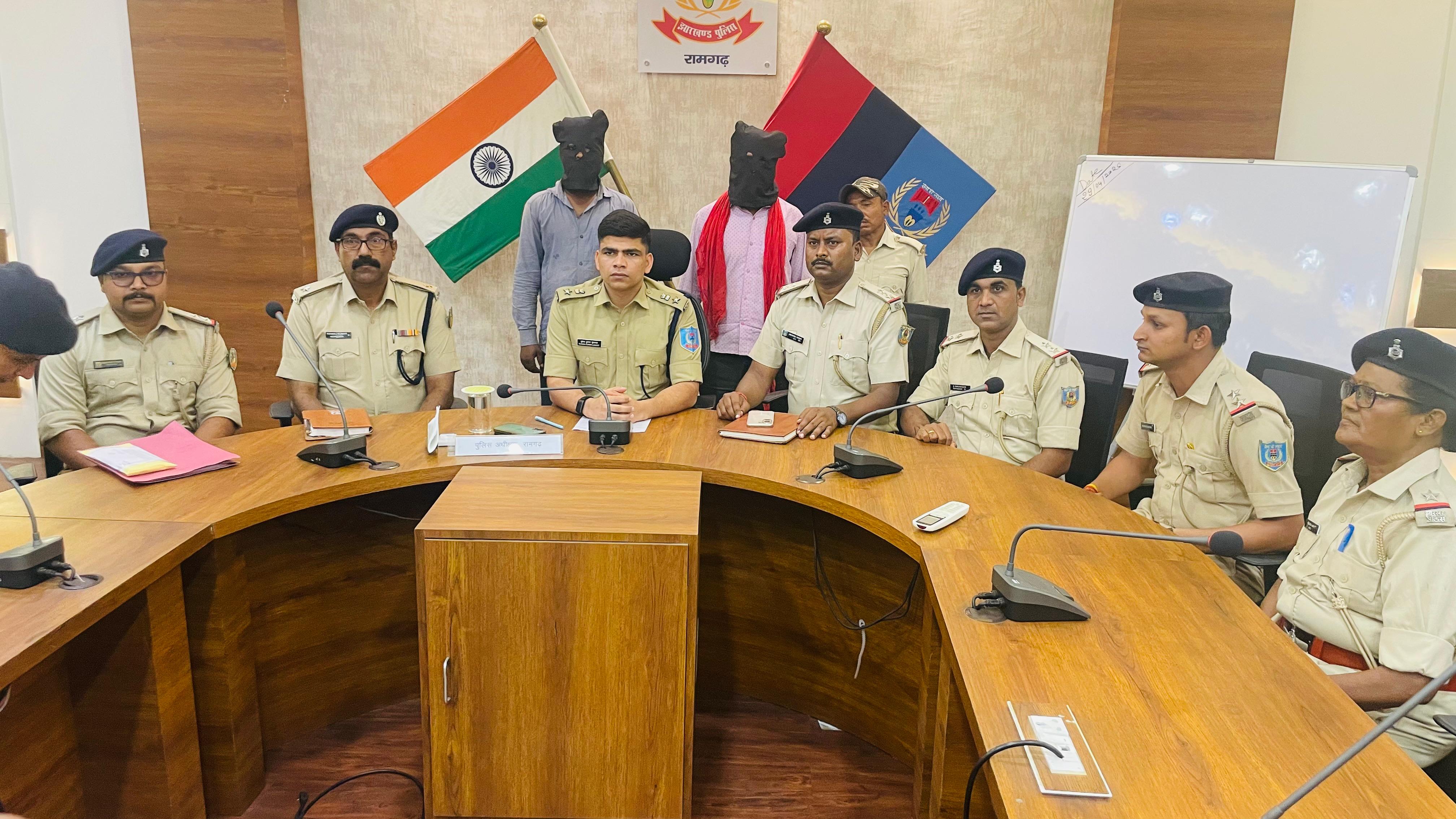 बंद घर में चल रही थी नकली शराब फैक्ट्री, पुलिस छापेमारी कर किया बड़ा खुलासा