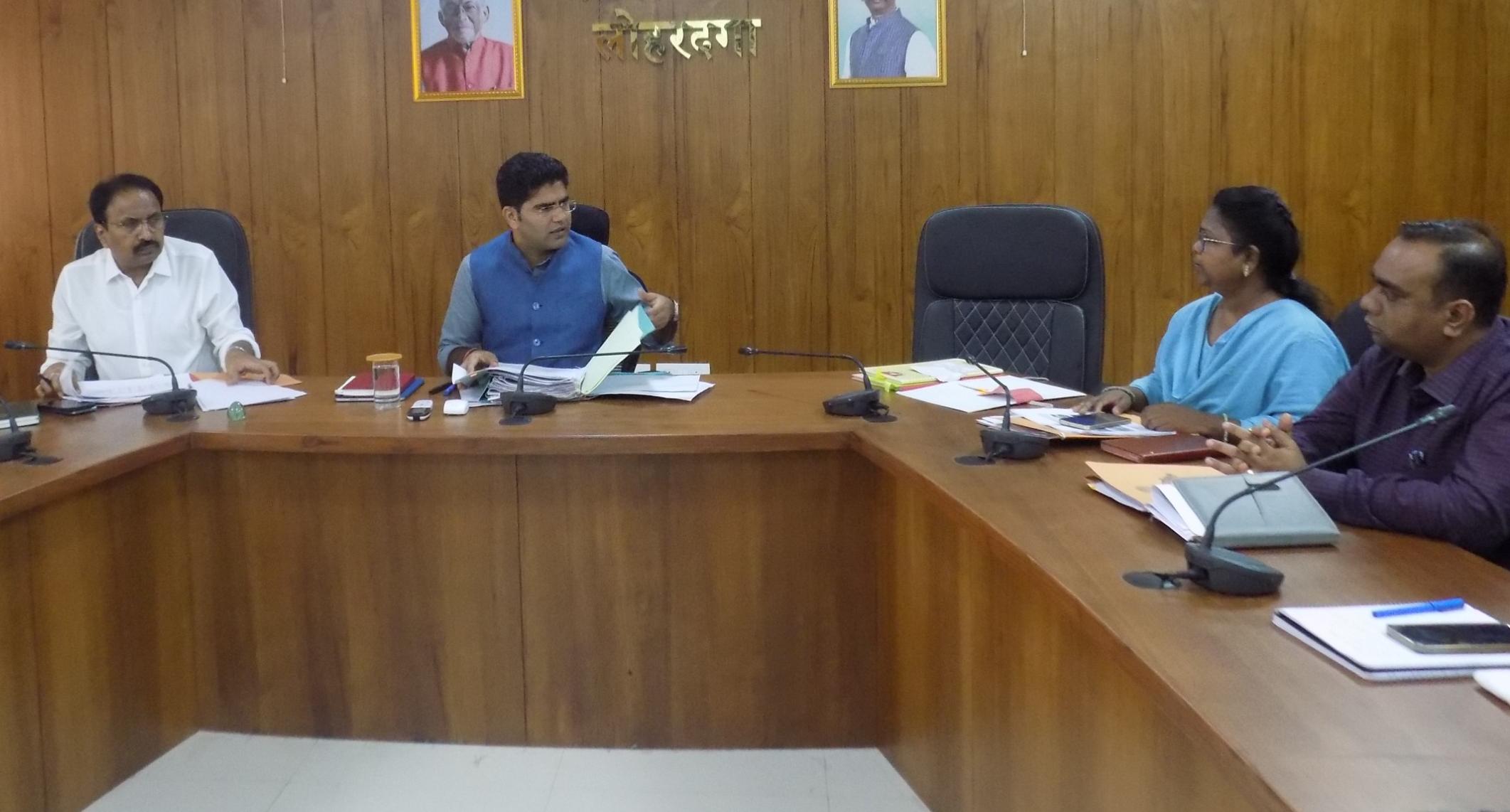 मत्स्य विभाग की योजनाओं के कार्यान्वयन की समीक्षा, लाभुकों के सत्यापन का निदेश