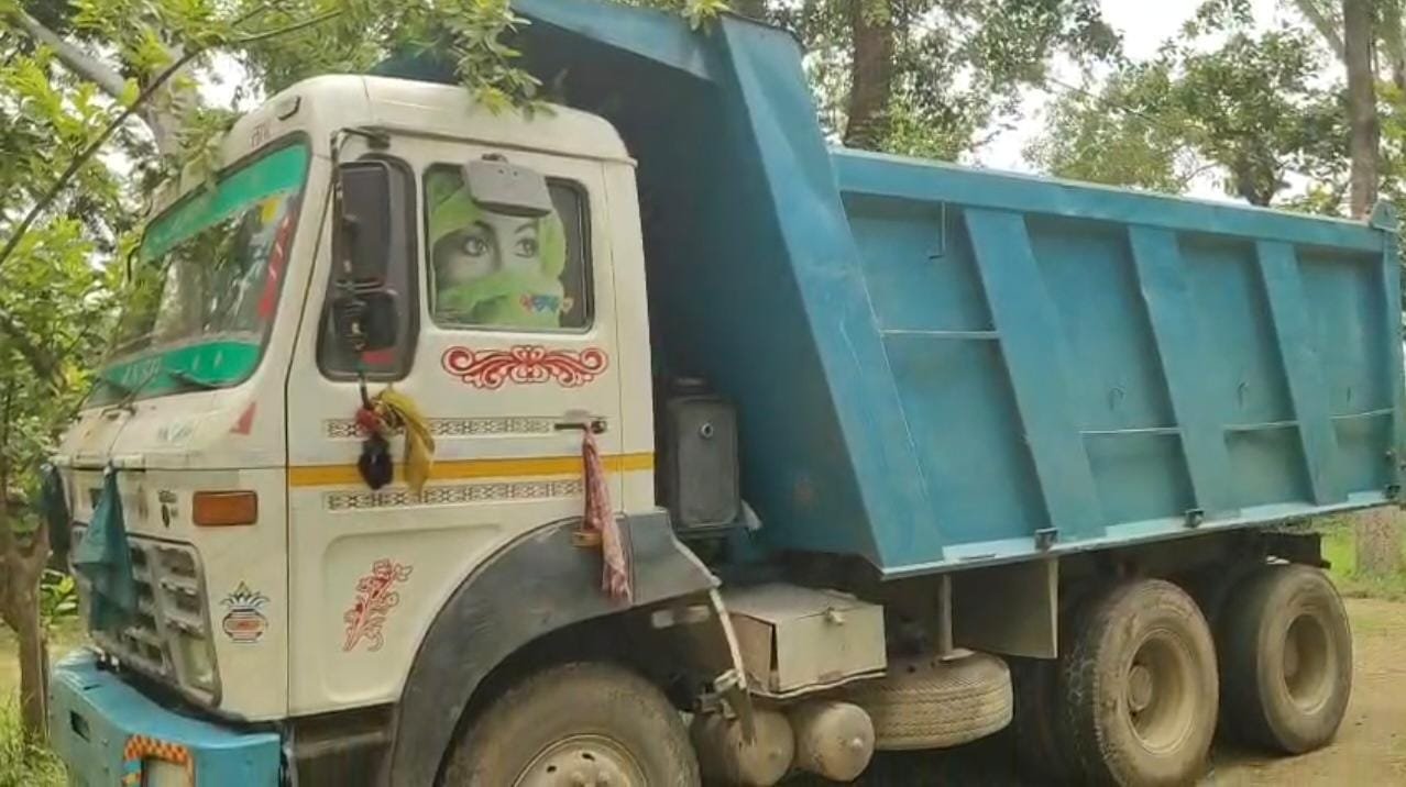 तमाड़ में अवैध बालू माफियाओं पर पुलिस का शिकंजा, विशेष अभियान में बालू लदा एक हाइवा जब्त
