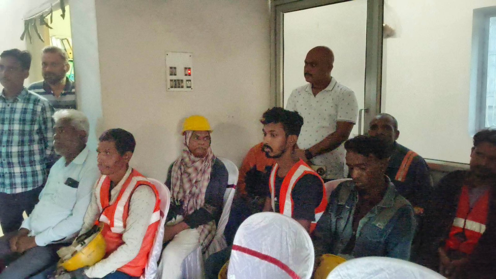 कामेश्वर एलॉयज फैक्ट्री में सुरक्षा प्रशिक्षण का आयोजन कर्मियों को दिया गया प्रशिक्षण