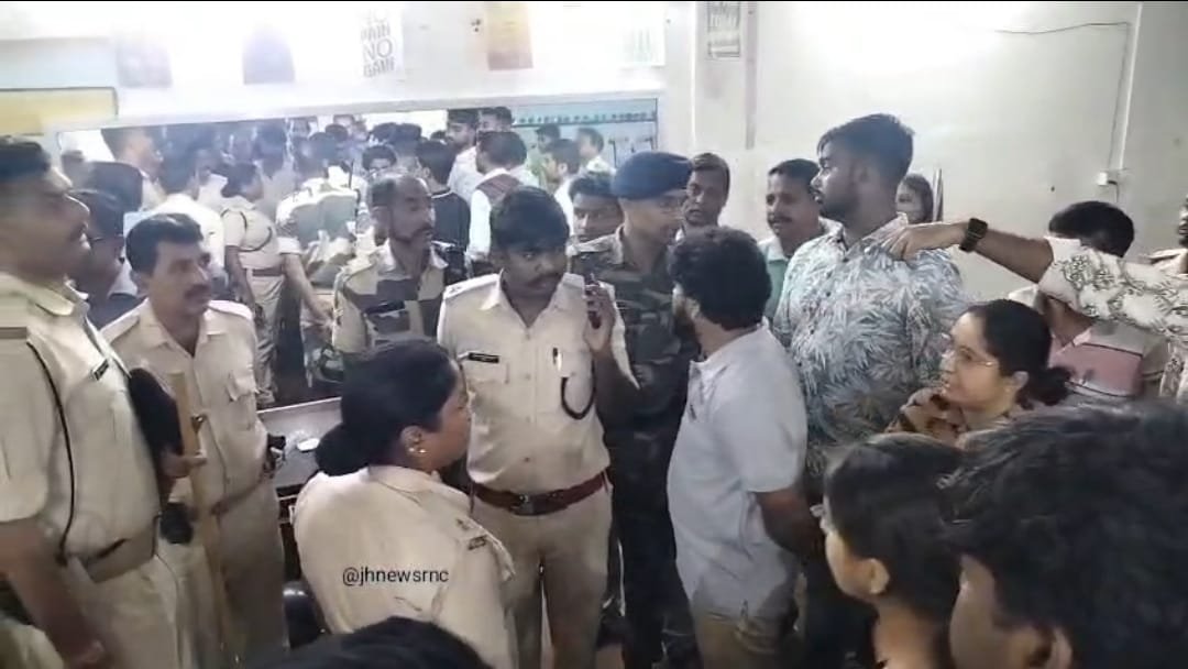 राइफल शूटिंग क्लब के वाशरूम में छिपे कैमरे का आरोप, हंगामे के बाद एक हिरासत में