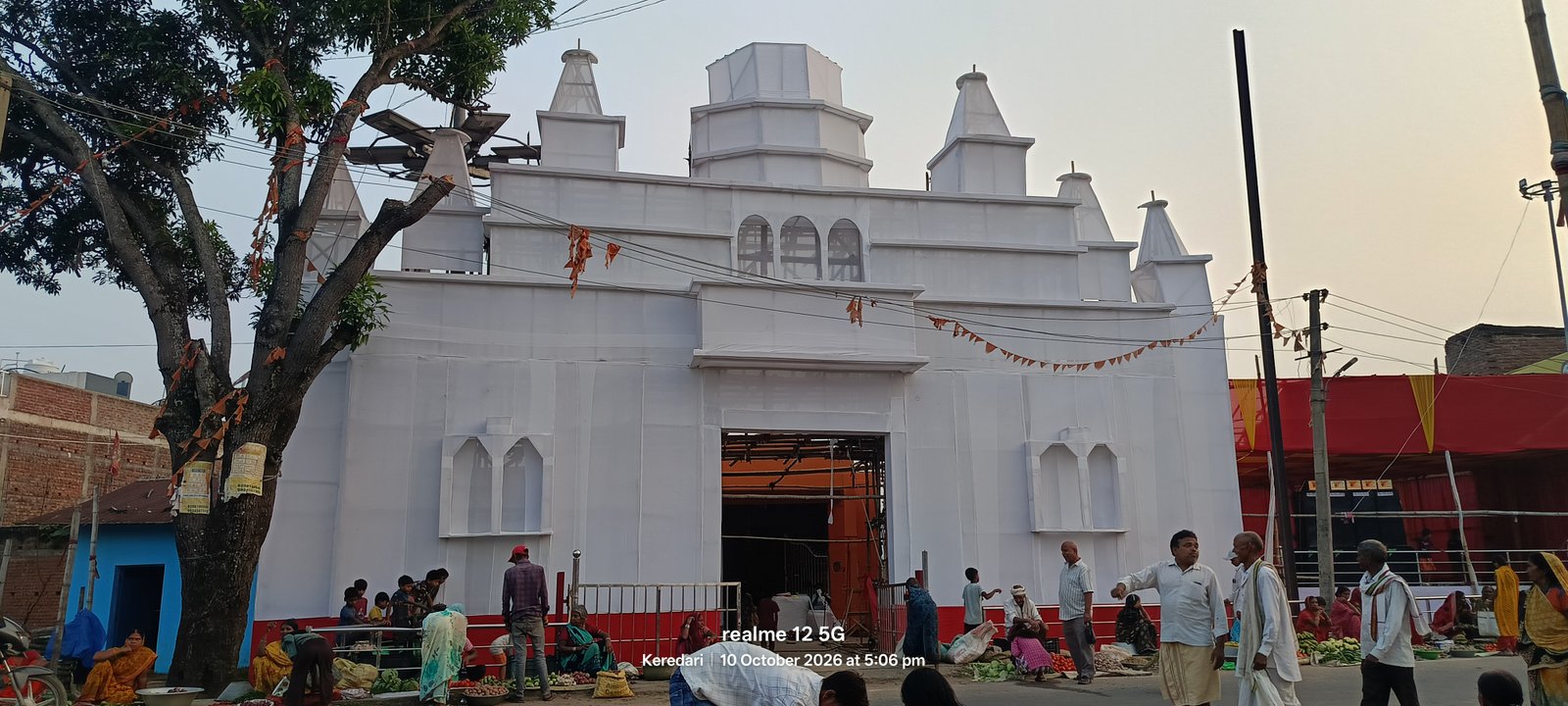 गर्री कला में दुर्गा पूजा की तैयारियां जोर-शोर पर, भव्य पंडाल का निर्माण अंतिम चरण में