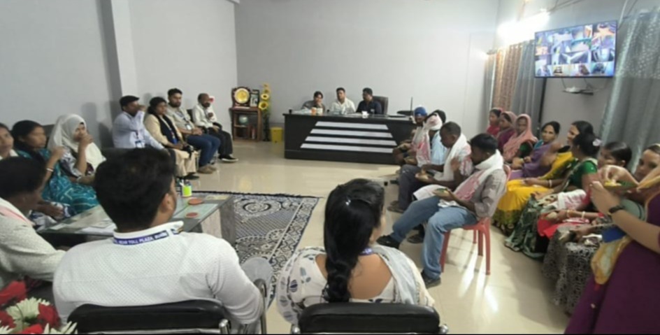 बुंडू के एमबी स्कूल में श्रमिक दिवस पर सामान समारोह, श्रमिकों को अंगवस्त्र  व उपहार देकर बड़ा बढ़ाया हौंसला