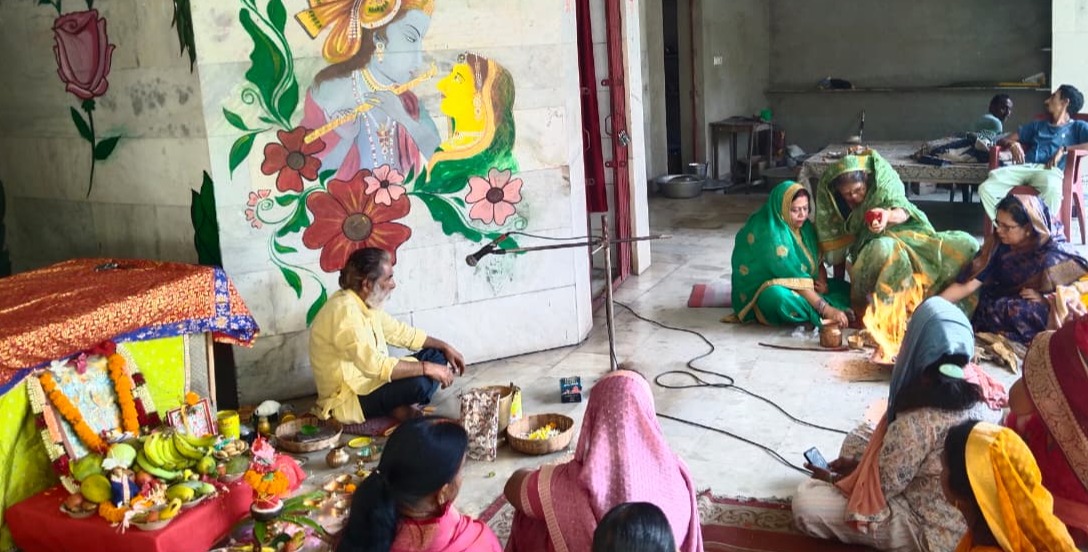 श्री लक्ष्मी नारायण मंदिर गोला में श्री सत्यनारायण पूजा और रुद्र अभिषेक का किया गया आयोजन