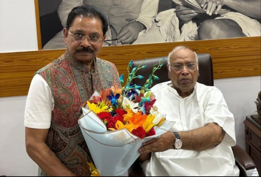 कांग्रेस के राष्ट्रीय अध्यक्ष से मिले डीपी साहू, संगठनात्मक विषयों पर हुई चर्चा
