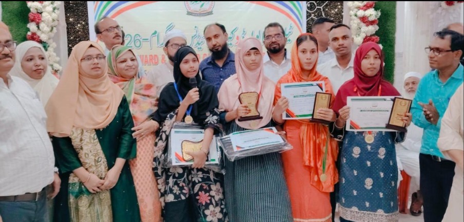 बज़्म-ए-असातेज़ा ने मेधावी विद्यार्थियों को किया सम्मानित