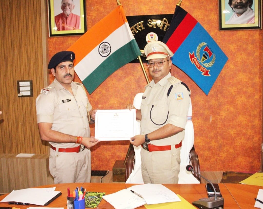 बड़कागांव थाना प्रभारी दीपक कुमार सिंह को मिला CISF का आंतरिक सुरक्षा सेवा पदक-2022