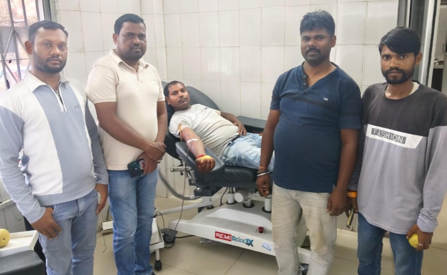 जय श्रीराम समिति के सदस्य ने रक्तदान कर बचाई पीड़िता की जान
