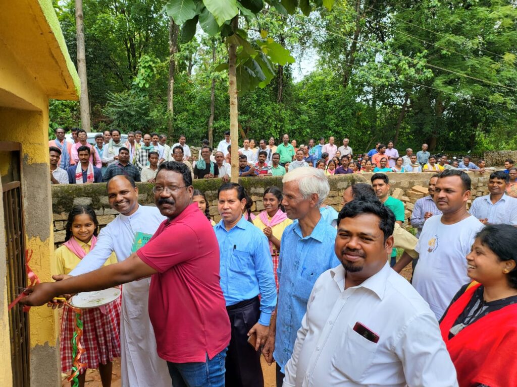 आदिवासियों की पहचान बरकरार रखने के लिए आदिवासियों के शैक्षिक उत्थान और उनकी भाषा, संस्कृति, परम्परा का संरक्षण जरूरी:नमन बिकशल कोनगाड़ी